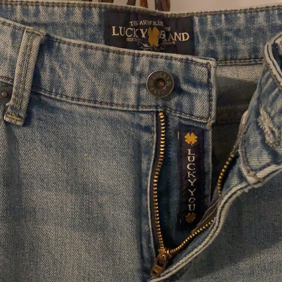 Lucky Brand jeans, size 6/28, light wash, ripped, one black pocket - Picture 3 of 3